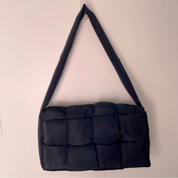 Puffed Weave Shoulder Bag - Picture 2 of 6